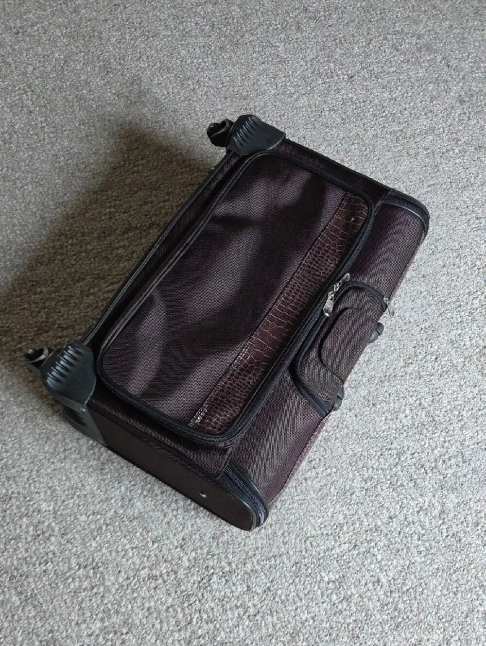 Brown 4 Wheels Rolling Carryon Travel Bag - Classic Professional Carry.